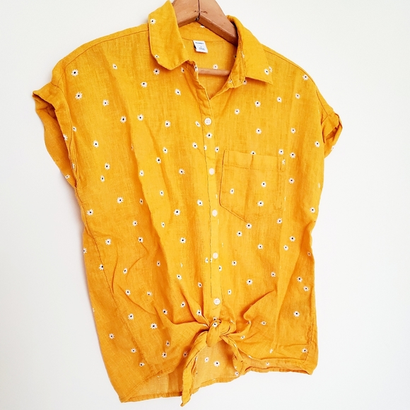 3/$10 Old Navy front tie yellow daisy shirt - Picture 3 of 6